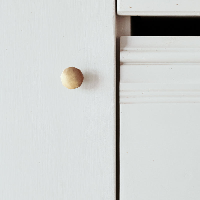 Drawer pull - limpet
